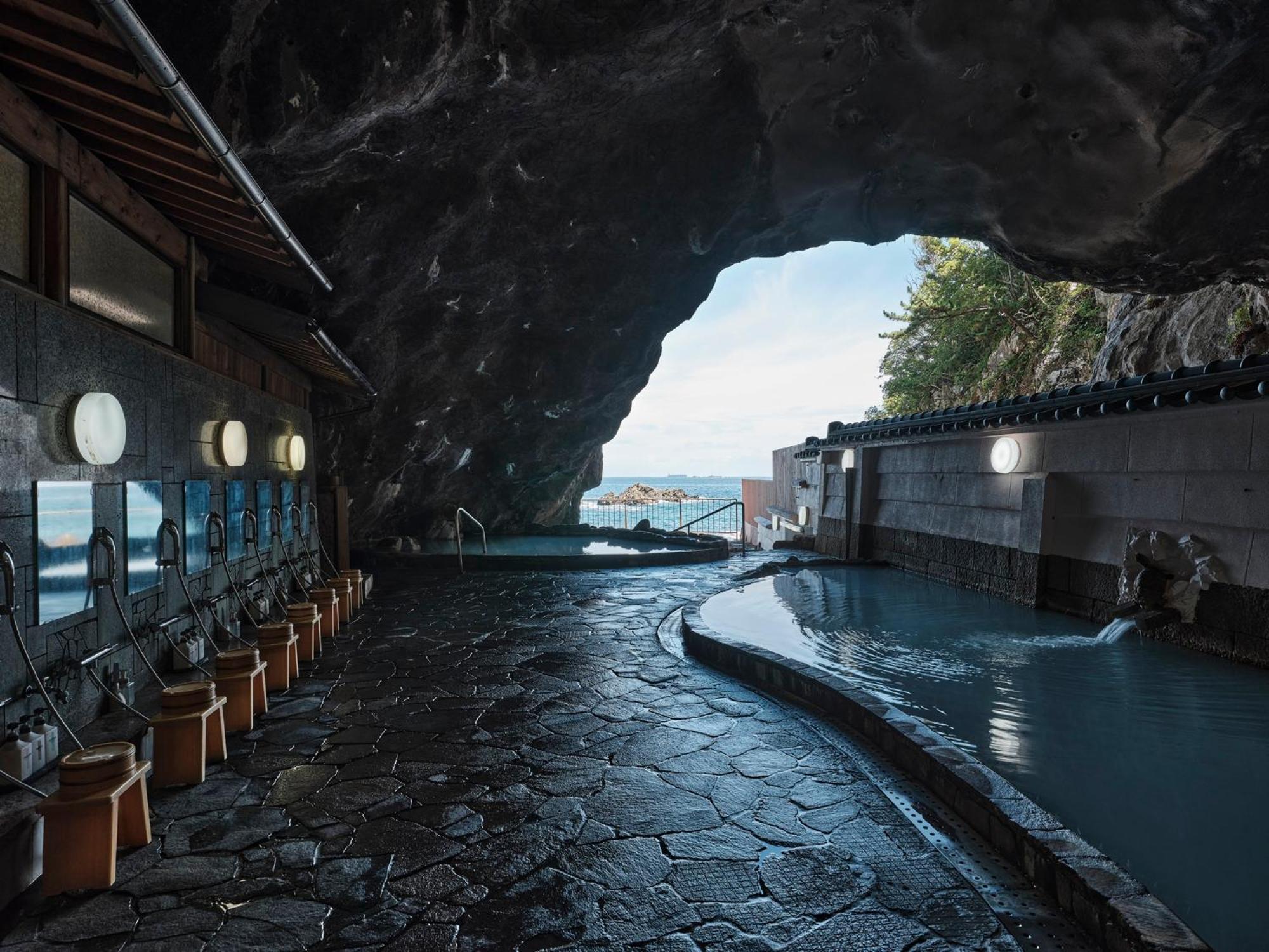 Hotel Urashima Кацуура Экстерьер фото