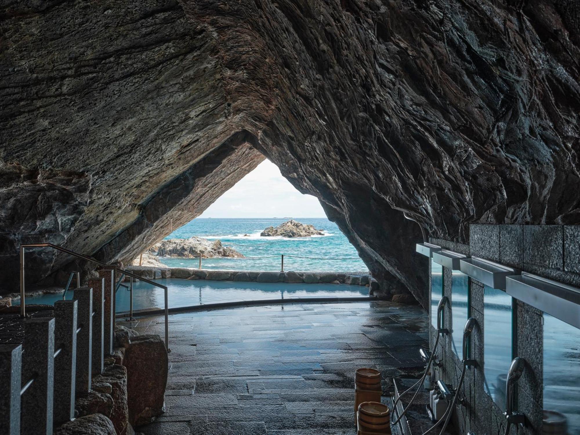 Hotel Urashima Кацуура Экстерьер фото